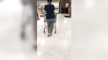Damm un culo caliente latina ama de casa de compras. Con un lindo n enorme trasero.