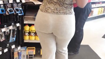 Enorme Ébano Trasero en Auto store